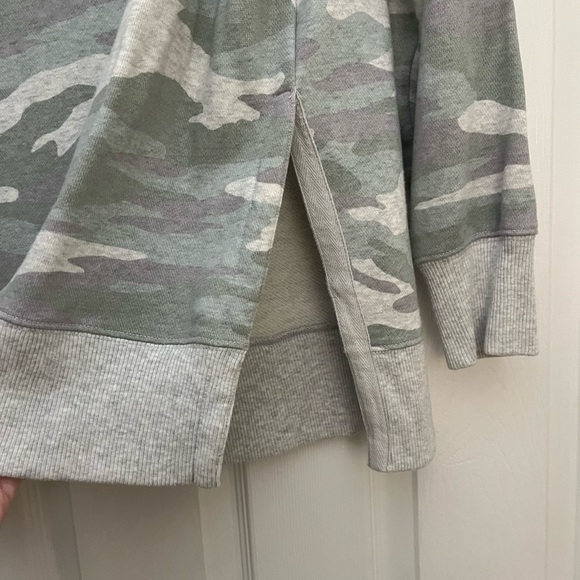 Aerie camouflage oversized crew neck sweater - Picture 2 of 4